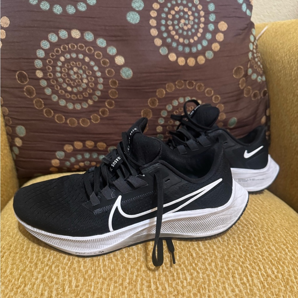 Women’s Nike Air Zoom Pegasus 39 Size 7.5 Black